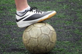 乐鱼体育下载-高位控球后丢球是否更容易导致反击失分，控球老是掉球